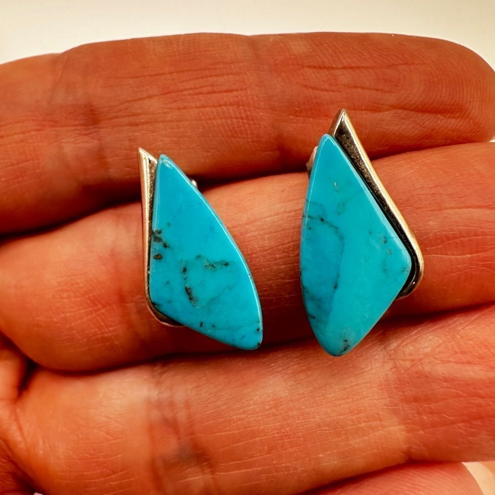 SALE! Vintage Silver‎ tone faux turquoise stud earrings, signed!